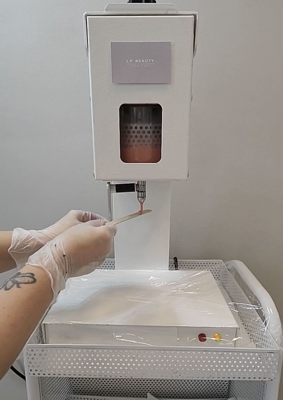 Fase 2 — Esecuzione della Ceretta Protetta con erogatore senza contatto